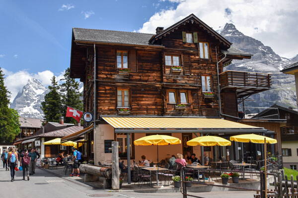 aussen_sommer_06-2022.jpg aussen_sommer_06-2022.jpg